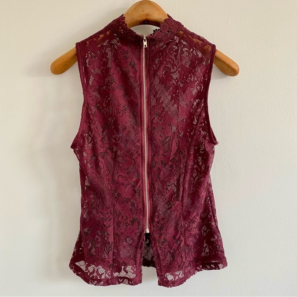 Privy Burgundy Crochet Lace Sleeveless Top Size Medium - Picture 4 of 5